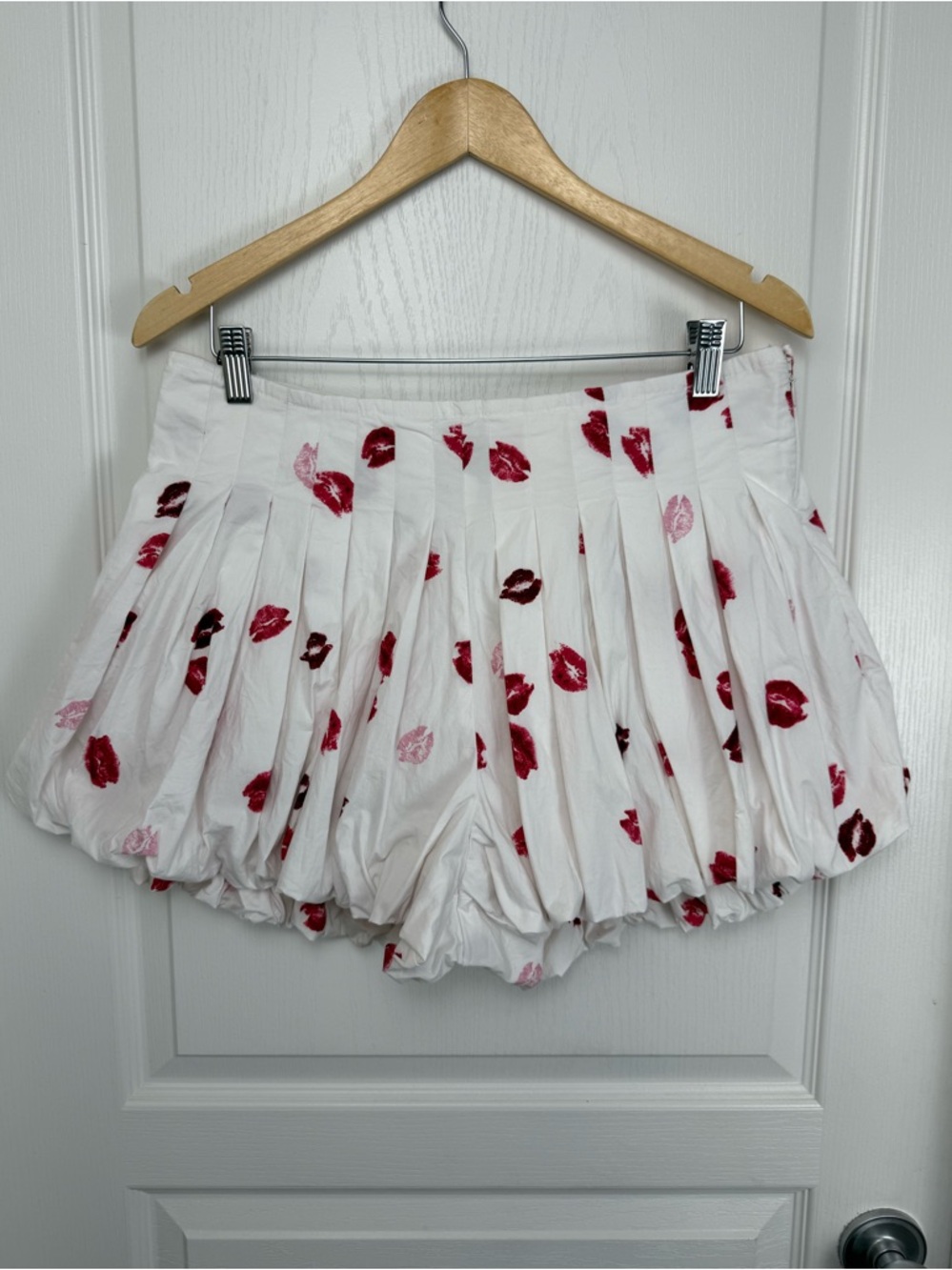 Anthropologie Maeve Bubble Bloomer Shorts Size Medium Lipstick Kiss White Red - Picture 5 of 11